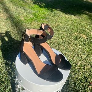 Aerosoles Lawrence Heeled Sandal heel. Black size 9.5. Worn once.